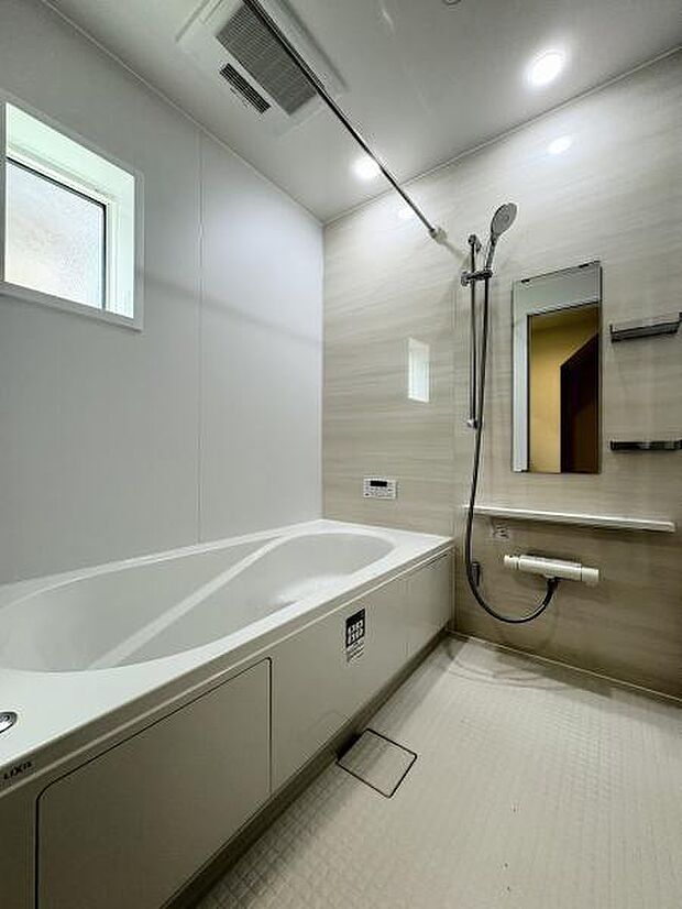 浴室換気乾燥機付きなので、入浴後の換気だけでなく衣類の乾燥にも重宝します。