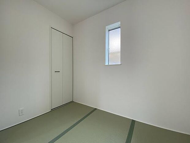 リビングには畳コーナがあります。