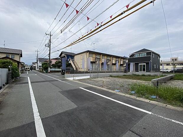 前面道路を含めた現地の様子です。