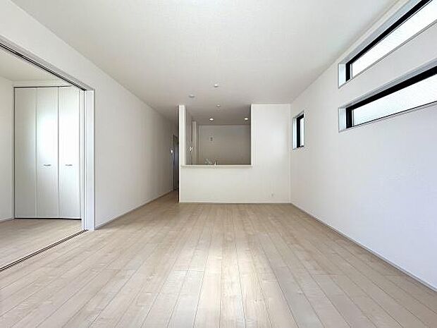 3.5帖のお部屋を開け放ってリビングの続き間としてお使いいただけます。