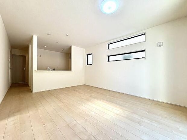 キッチンまで一つにつながる開放感。過ごしやすさいっぱいです。