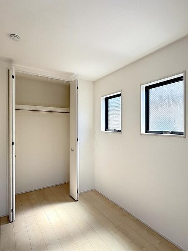 6.75帖洋室内クローゼット。全居室収納付きです。