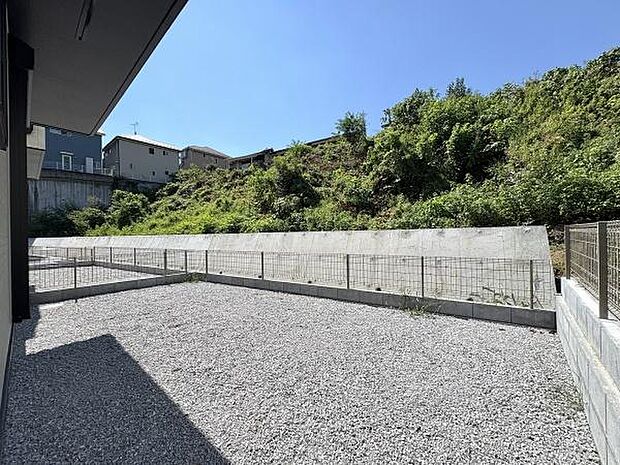 南西側がお庭になっています。
