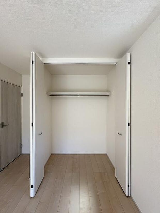 8帖洋室内クローゼット。