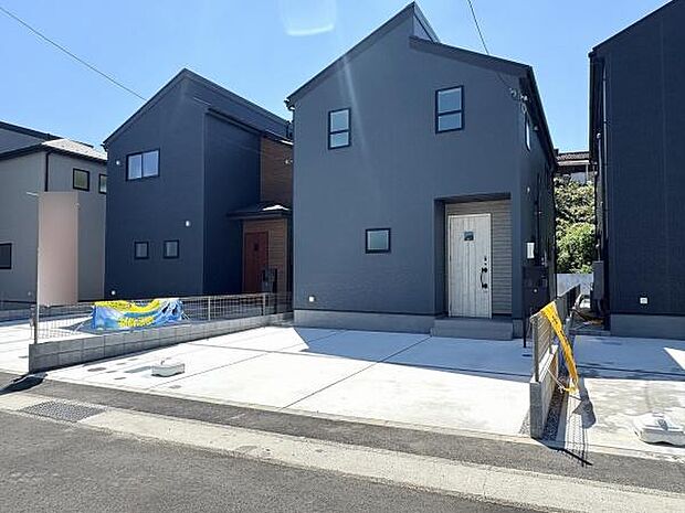 前面道路を含めた現地の様子です。