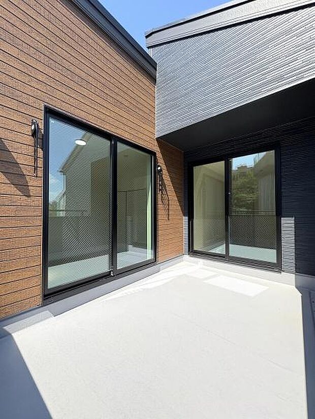 2部屋に面したバルコニー。陽当り・通風良好です。