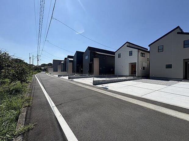 前面道路を含めた現地の様子です。