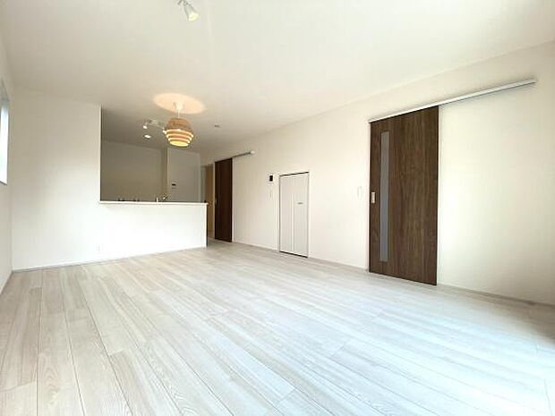 キッチンまで一つにつながる開放感