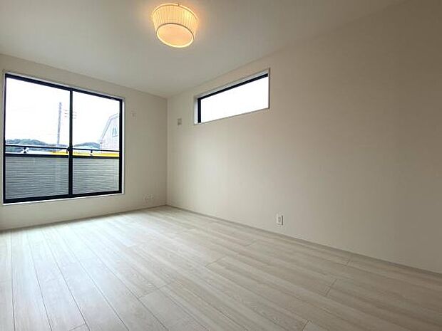 バルコニーに面した主寝室におすすめの7.5帖洋室。