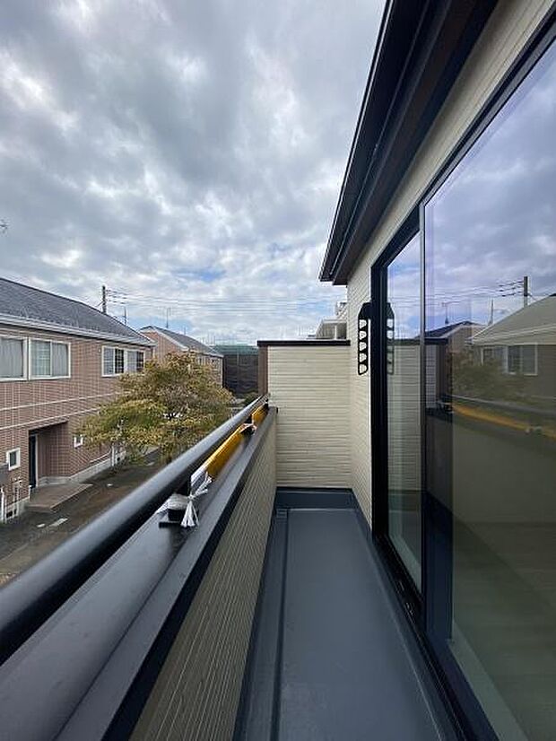 陽当り・通風良好のバルコニー。