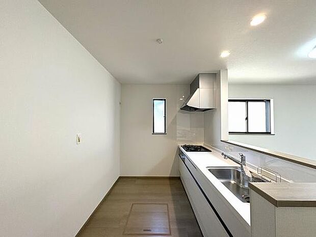 家族みんなで使いやすいシステムキッチン。