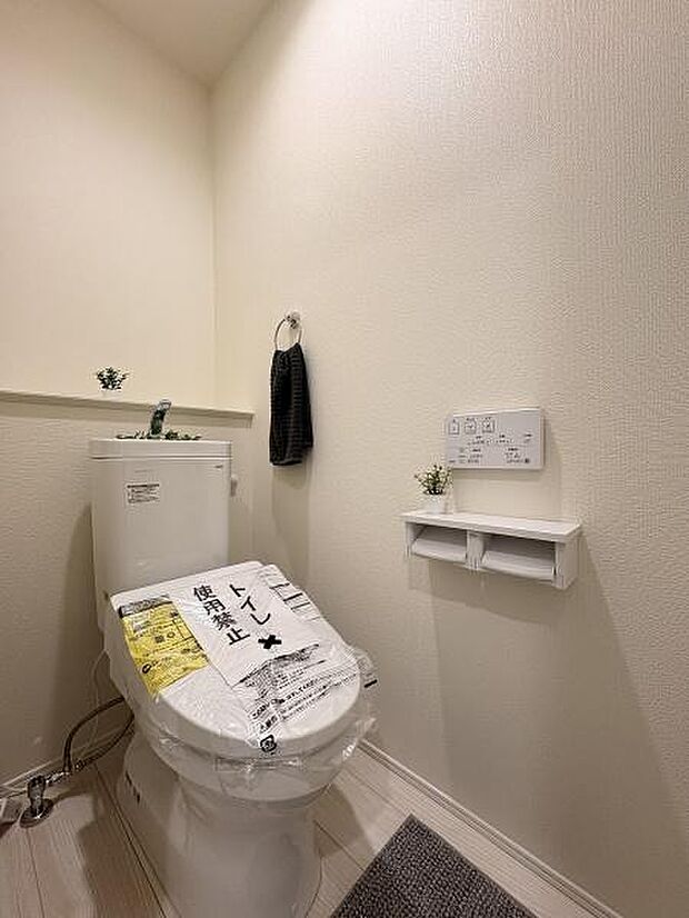 1階・2階にそれぞれ設けられたトイレは温水洗浄便座です。