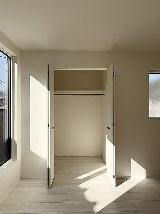 全居室収納付きです。写真は8帖のお部屋です。