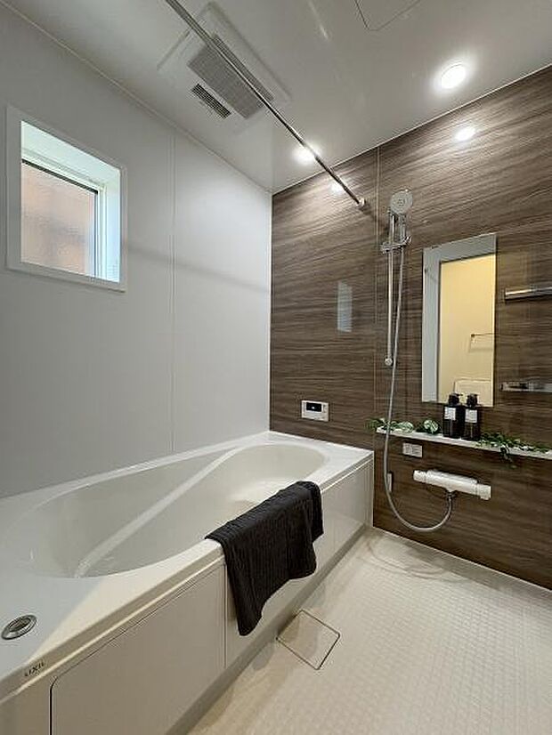 浴室換気乾燥機付きなので、入浴後の換気だけでなく衣類の乾燥にも重宝します。