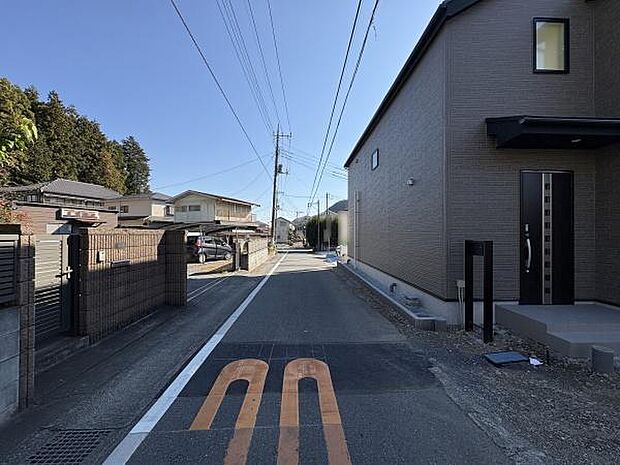 前面道路幅4ｍです。