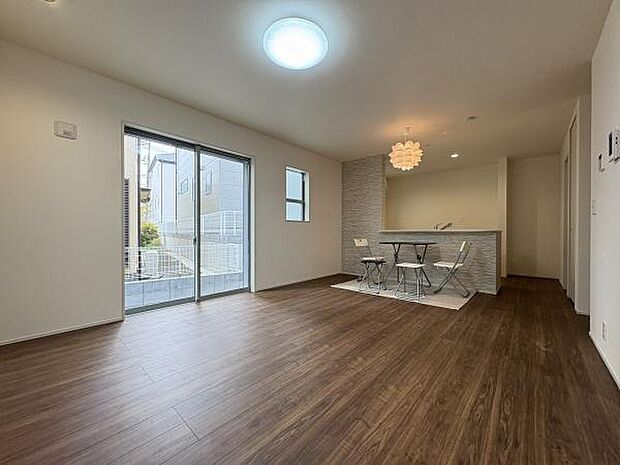 開放感のあるリビング。日当たりも良好です