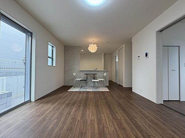 キッチンまで一つにつながる開放感。