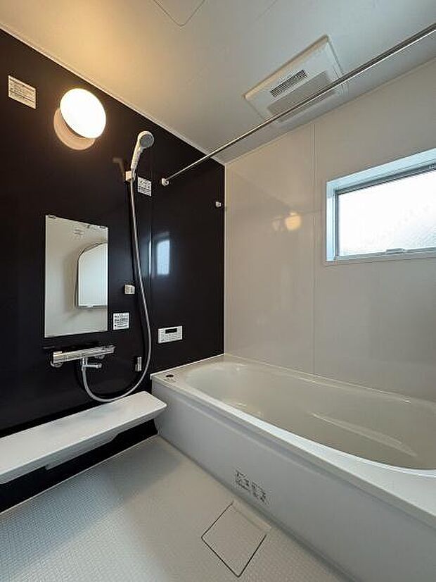 浴室換気乾燥機付きなので、入浴後の換気だけでなく衣類の乾燥にも重宝します。