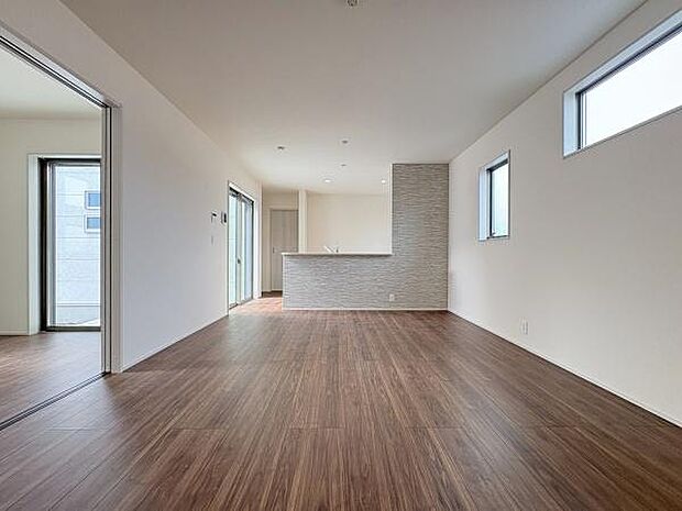 開放感のあるリビング。日当たりも良好です。