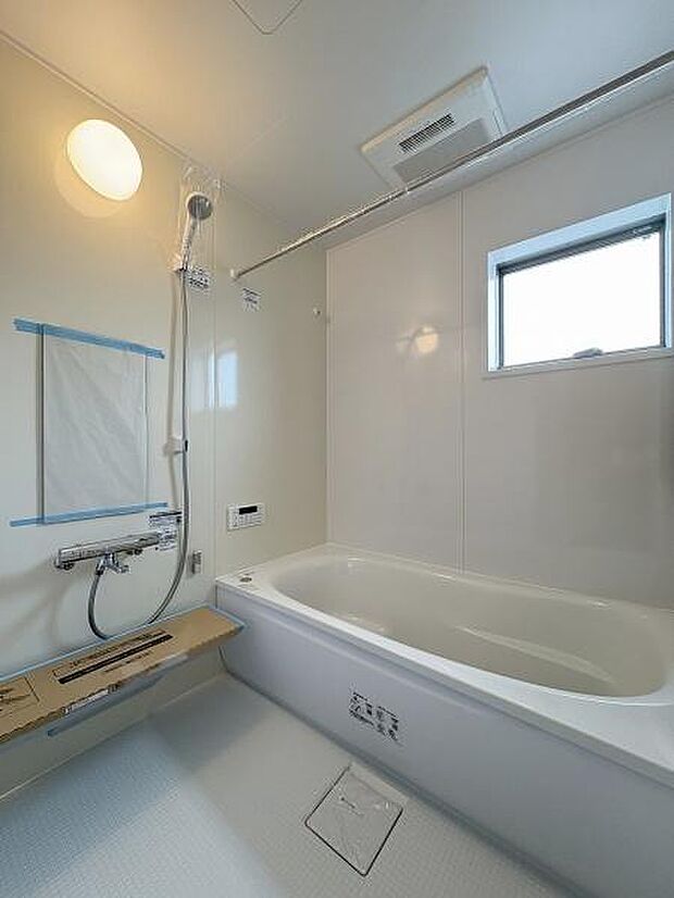 浴室換気乾燥機付きなので、入浴後の換気だけでなく衣類の乾燥にも重宝します。
