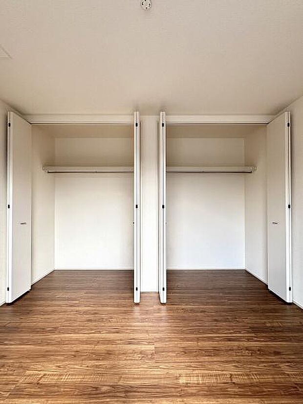 仕切りがあるので用途によって整理しやすいです。