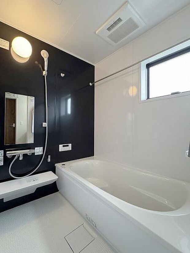 浴室換気乾燥機付きなので、入浴後の換気だけでなく衣類の乾燥にも重宝します。