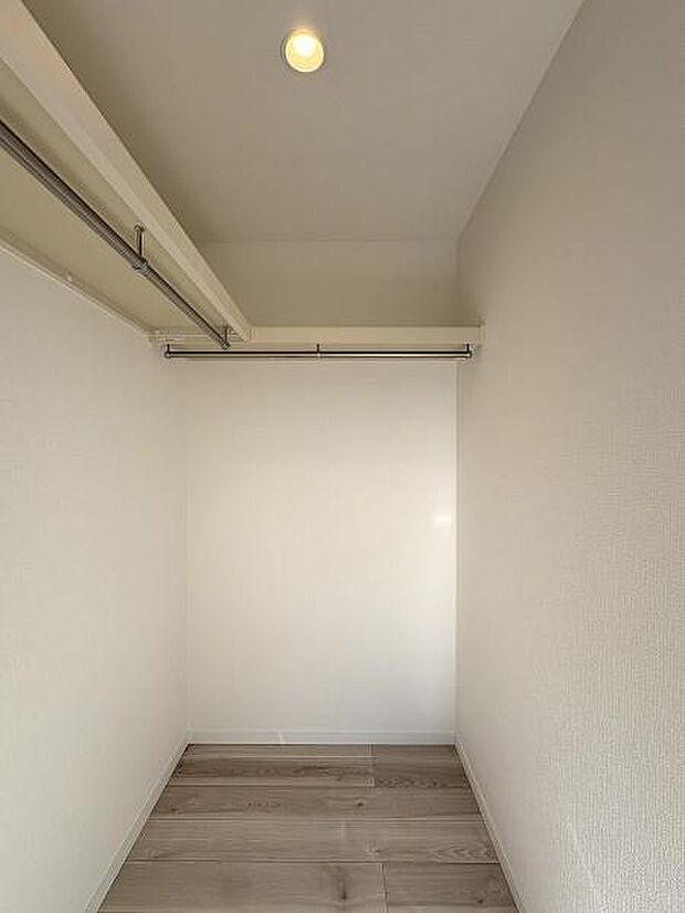 4.8帖洋室内クローゼット。たっぷり収納できます。