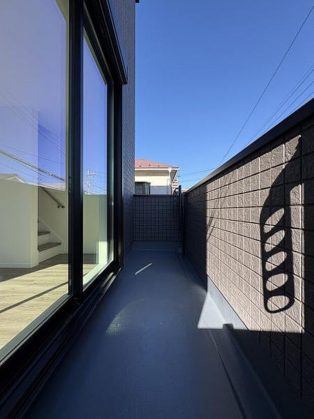 陽当り通風良好のバルコニー。