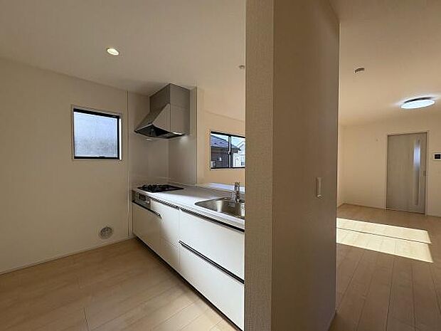 家族みんなで使いやすいシステムキッチン。