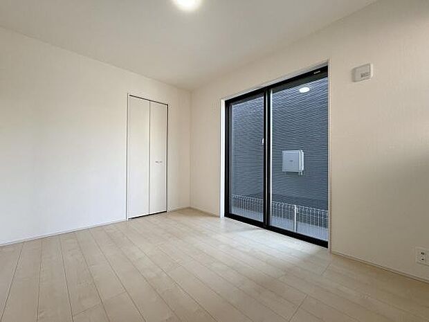 6帖洋室の様子です。