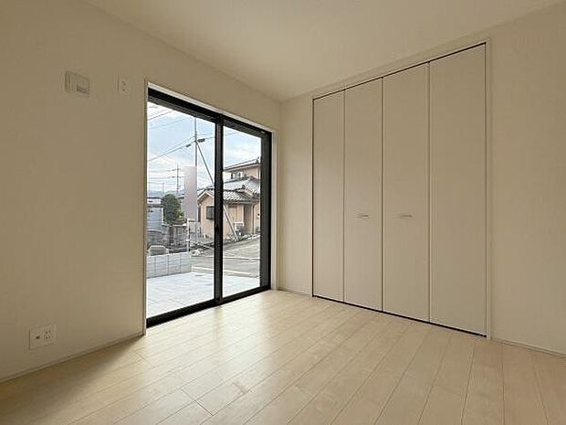 1階4.5帖洋室。陽当り良好です。