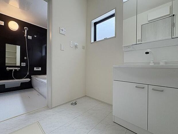 洗濯機スペースもしっかり確保されています。