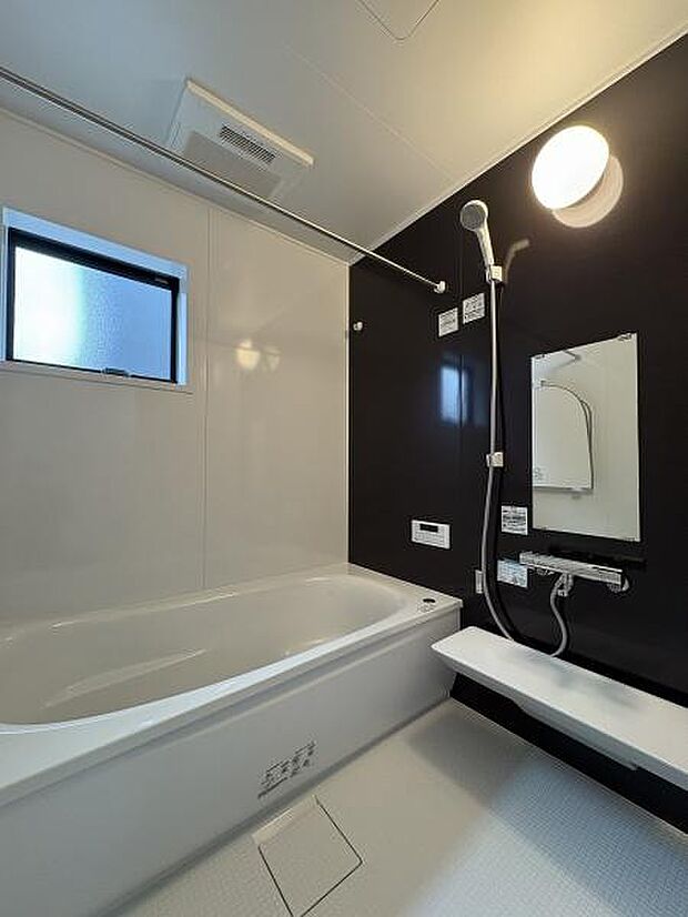 浴室換気乾燥機付きなので、入浴後の換気だけでなく衣類の乾燥にも重宝します。
