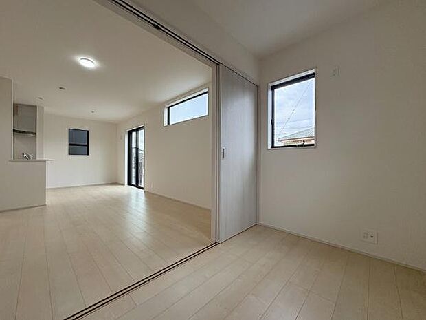 リビングの続き間なので使い方いろいろの3帖のお部屋