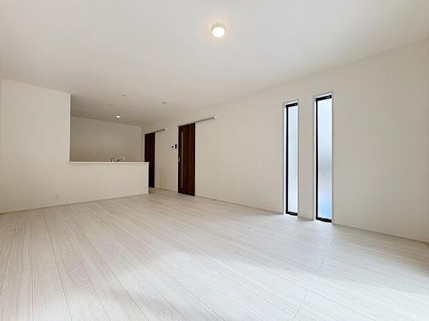 ゆとりのあるLDKは約17帖です。