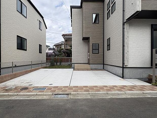 車2台駐車可能です。(車種による)