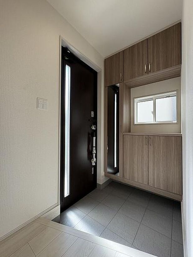 たっぷりと収納できるシューズボックス。