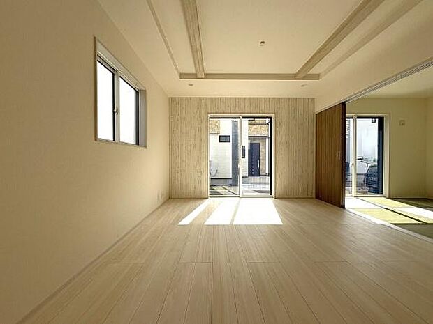 南向きの明るいリビング。