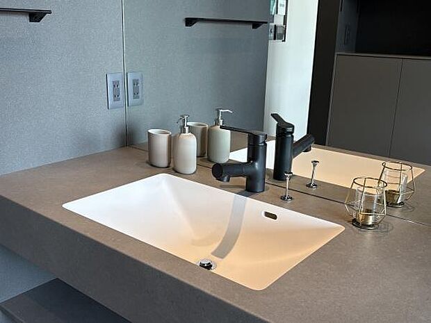 お手入れのしやすい洗面ボウル。