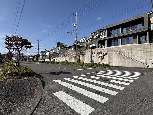 周辺は閑静な住宅街です。
