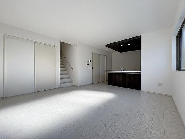 キッチンまで一つにつながる開放感。