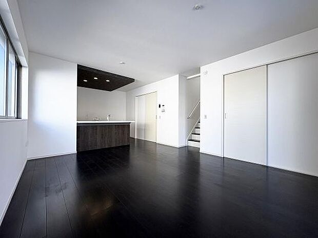 二面採光で明るいリビング