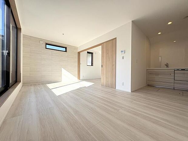 キッチンが壁向きなので開放感のあるリビングになっています。