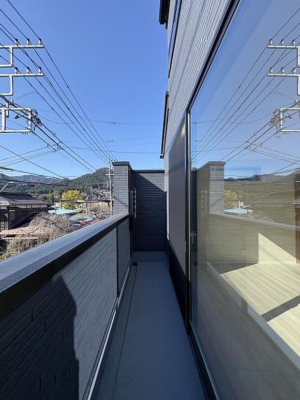 陽当り通風良好のバルコニー。