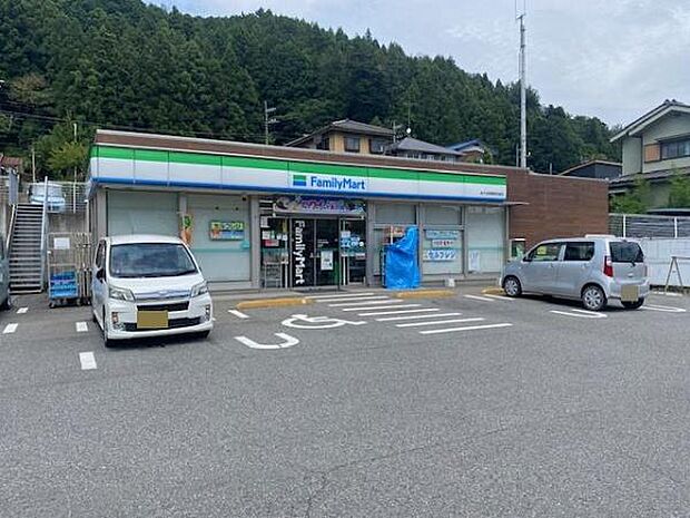 ファミリーマートあきる野檜原街道店まで403m
