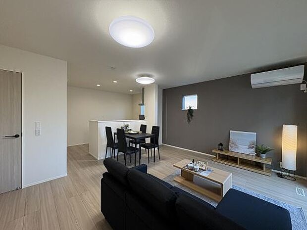 会話がはずむくつろぎのリビング。17帖です。