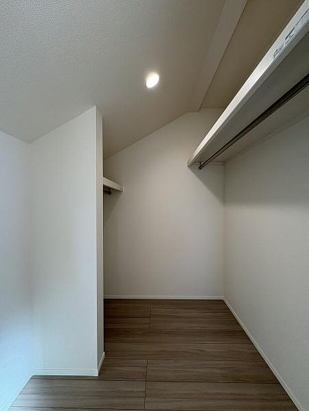 9帖洋室内ウォークインクローゼット