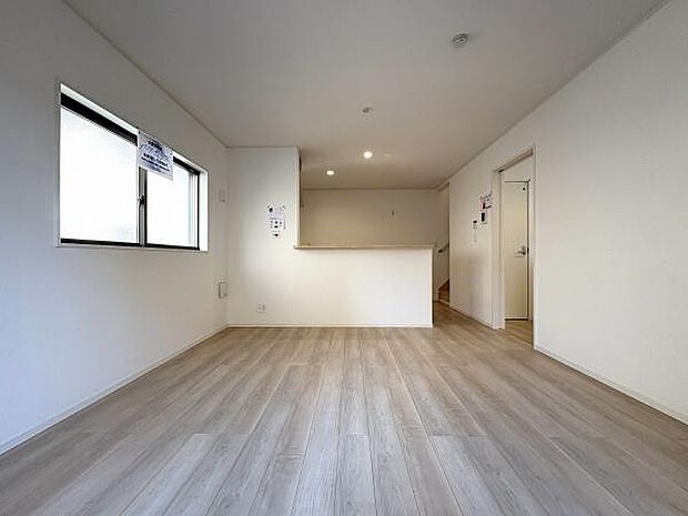 キッチンまで一つにつながる開放感。