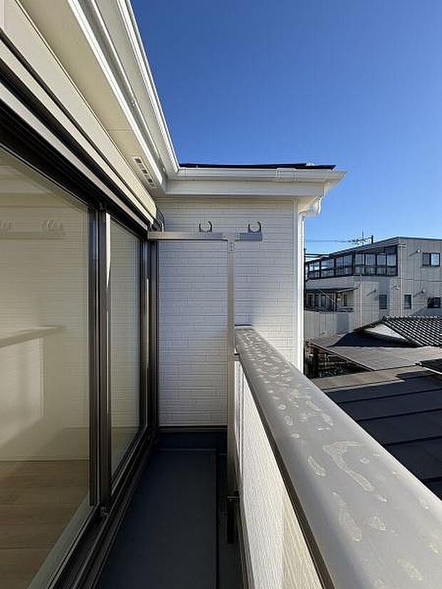 陽当り通風良好のバルコニー。