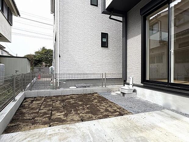 家庭菜園やガーデ二ングが楽しめるお庭。外水栓付きで便利です。